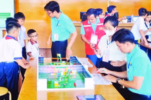 Cuộc thi Robotacon Gia Lai mở rộng năm 2025 thu hút đông đảo học sinh các trường tham gia.