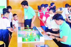 Cuộc thi Robotacon Gia Lai mở rộng năm 2025 thu hút đông đảo học sinh các trường tham gia.