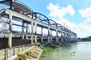 Hệ thống cống ngăn mặn tại xã Nhị Long, tỉnh Vĩnh Long.