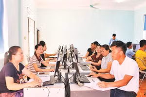 Xã Tân An (Nghệ An) tổ chức lớp tin học văn phòng cho đội ngũ cán bộ xóm ngay sau sắp xếp, sáp nhập xóm.
