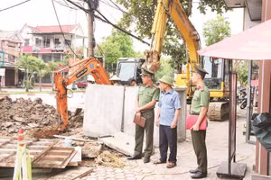 Thiếu tá Trương Quang Bình bám, nắm địa bàn, tuyên truyền tạo đồng thuận khi triển khai các công trình, dự án.