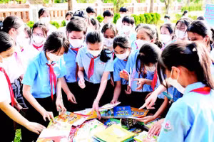 Học sinh đến với ngày hội văn hóa đọc nhân Ngày sách Việt Nam tại không gian Nhà Văn hóa - Thư viện Đại tướng Lê Đức Anh.