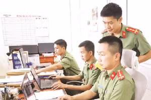 Cán bộ, chiến sĩ Phòng An ninh mạng và phòng, chống tội phạm sử dụng công nghệ cao, Công an tỉnh Đắk Lắk tăng cường đấu tranh trên không gian mạng.