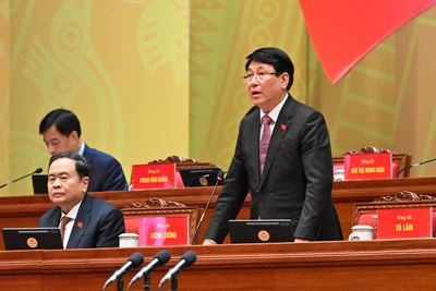 Ủy viên Bộ Chính trị, Chủ tịch nước Lương Cường điều hành phiên thảo luận.