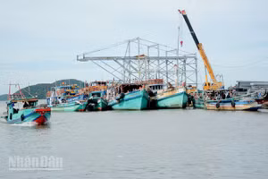 Phương tiện đánh bắt thủy sản trên vùng biển Kiên Lương, tỉnh An Giang.