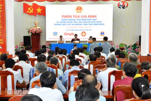 Quang cảnh “Phiên tòa giả định”.