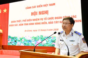Thiếu tướng Trần Văn Xuân, Phó Chính ủy kiêm Chủ nhiệm Chính trị Cảnh sát biển Việt Nam phát biểu chỉ đạo Hội nghị.