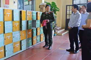 Đoàn công tác của Bộ Công an kiểm tra thực trạng tại Trường Mầm non Hoàng Văn Thụ.