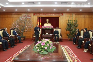 Đoàn công tác trao đổi với Tỉnh ủy Lạng Sơn.