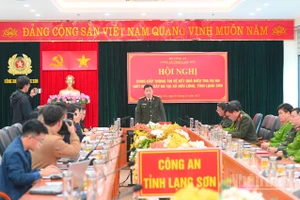 Quang cảnh hội nghị cung cấp thông tin.