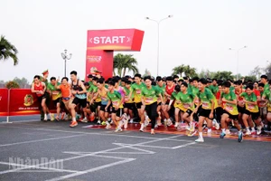 Các vận động viên xuất phát. 