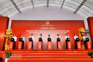 Phó Thủ tướng Chính phủ Nguyễn Chí Dũng, lãnh đạo tỉnh An Giang, doanh nghiệp thực hiện nghi thức khởi công, khởi động dự án hạ tầng phục vụ Tuần lễ Cấp cao APEC 2027.