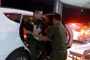 Cháu bé được lực lượng Công an tỉnh Lạng Sơn kịp thời cấp cứu.
