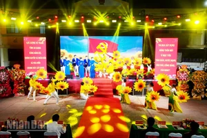 Chương trình văn nghệ tại lễ tổng kết "Tết quân-dân" năm 2026. (Ảnh: PHƯƠNG VŨ)