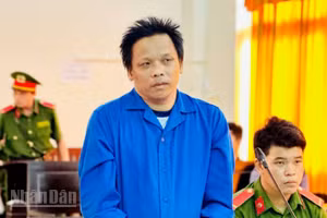 Bị cáo Huỳnh Trung Quân. (Ảnh: ÚT CHUYỀN)