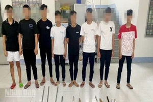 Công an thu giữ hung khí tự chế của nhóm thanh niên chuẩn bị đánh nhau. (Ảnh: Cổng thông tin điện tử Công an tỉnh An Giang).