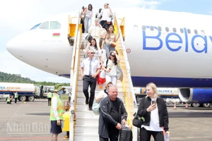 Khách du lịch đến Phú Quốc.