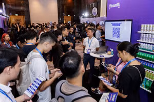 Gian hàng Vinamilk thu hút sự quan tâm của nhiều khách tham dự tại sự kiện AWS Cloud Day Việt Nam 2025. (Ảnh: AWS)