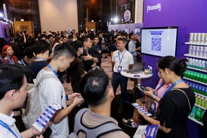 Gian hàng Vinamilk thu hút sự quan tâm của nhiều khách tham dự tại sự kiện AWS Cloud Day Việt Nam 2025. (Ảnh: AWS)