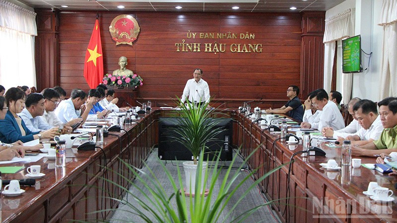 Quang cảnh cuộc họp.