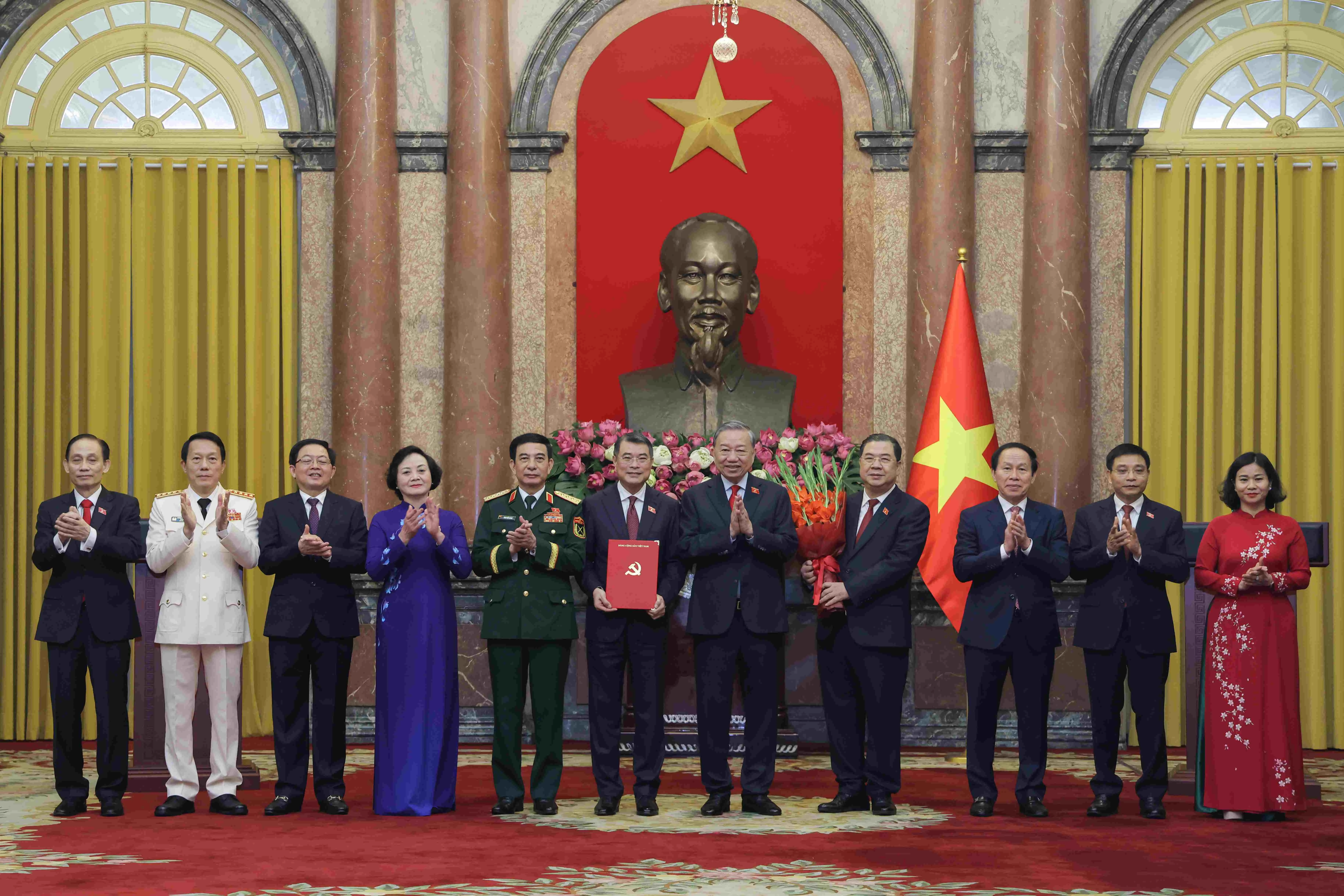 Tổng Bí thư Tô Lâm trao Quyết định bổ nhiệm Chính phủ nhiệm kỳ 2026-2031