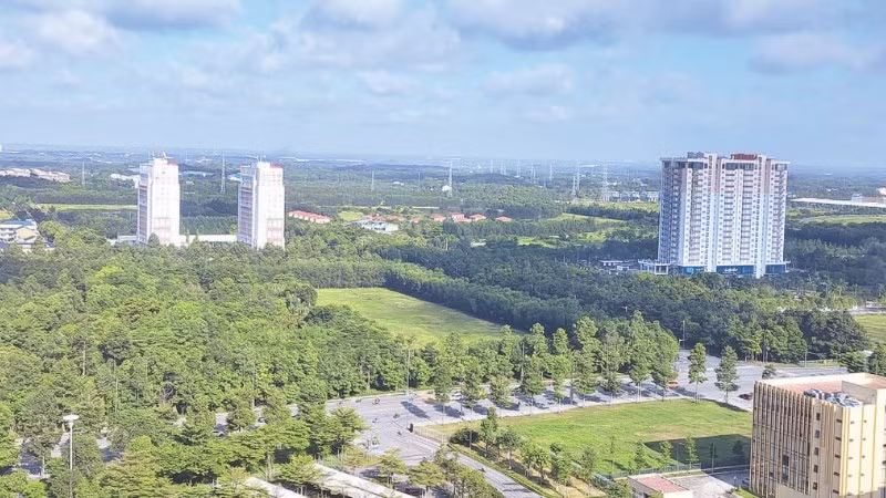 Cây xanh tạo cảnh quan thân thiện với môi trường ở thành phố Thủ Dầu Một, tỉnh Bình Dương.