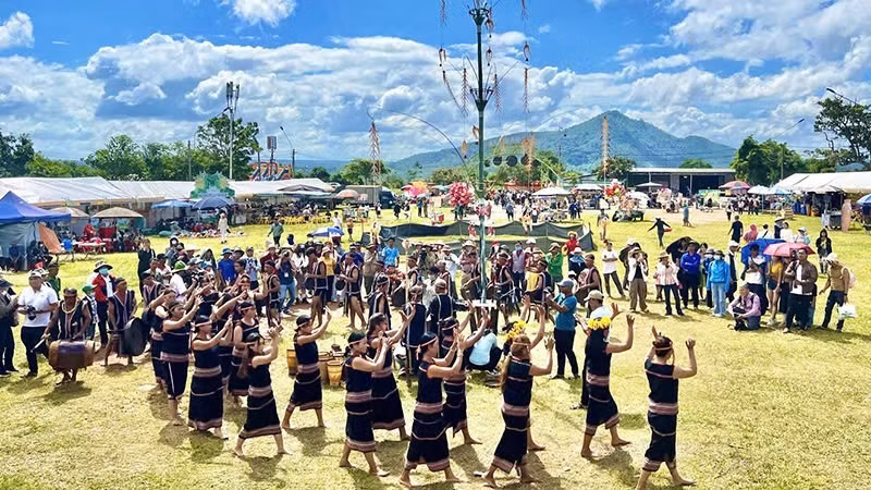 Lễ mừng lúa mới của người Jarai thể hiện sự gắn kết cộng đồng.