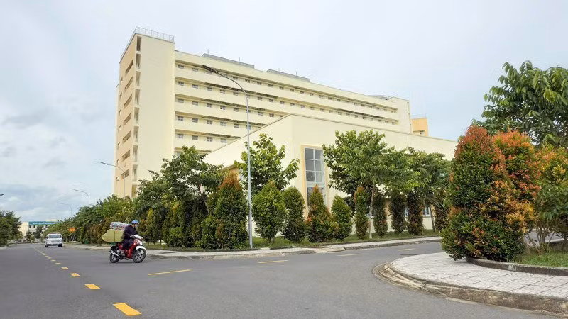 Khuôn viên Bệnh viện đa khoa Trà Vinh luôn xanh - sạch - đẹp. 