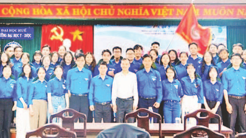 Thanh niên Trường đại học Y-Dược trong lễ xuất quân. (Ảnh HOÀNG TRIỀU) thiet-ke-chua-co-ten-69.png