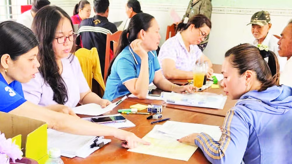 Mô hình “Hành chính lưu động” tại phường Vĩnh Trạch (Cà Mau) được nhân dân hoan nghênh, ủng hộ.