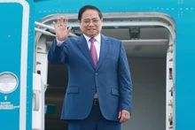 Thủ tướng Phạm Minh Chính lên đường dự Hội nghị thường niên các nhà tiên phong lần thứ 16 của WEF và làm việc tại Trung Quốc. (Ảnh DƯƠNG GIANG/TTXVN)