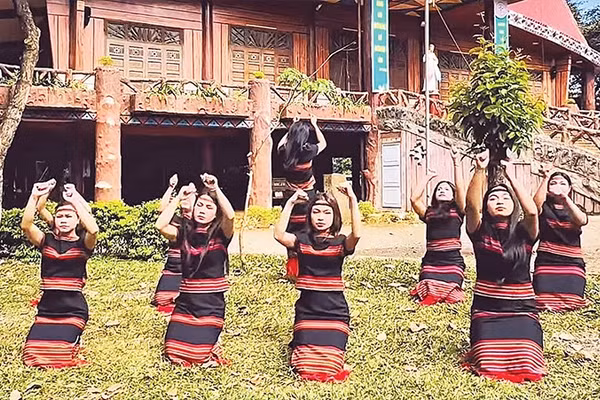 Tiết mục biểu diễn của Công đoàn phường An Phú tham gia cuộc thi.