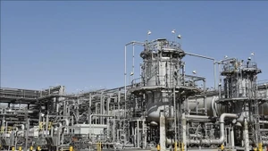 Một nhà máy lọc dầu ở Dammam, Saudi Arabia. (Ảnh: THX/TTXVN)
