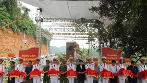 Lễ Khánh thành Khu tưởng niệm Anh hùng liệt sĩ Phạm Văn Cường. Ảnh: Ngọc Thủy