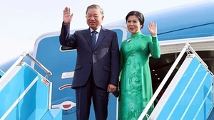 Tổng Bí thư Tô Lâm và Phu nhân cùng Đoàn đại biểu cấp cao Việt Nam lên đường thăm cấp Nhà nước tới Đại Hàn Dân Quốc. Ảnh: TTXVN