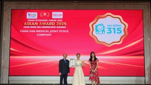 Đại diện Hệ thống y tế 315 trong buổi lễ trao Giải thưởng Doanh nghiệp tiêu biểu ASEAN 2025
