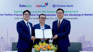 Đại diện lãnh đạo Zalopay, Danal và Shinhan Bank tại lễ ký kết thỏa thuận hợp tác.
