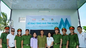 Quỹ Kiến tạo ước mơ phối hợp với Văn phòng Cơ quan Cảnh sát điều tra Bộ Công an trao tặng nhà ở xã hội tại An Giang