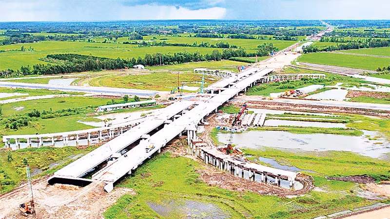 Ngành Xây dựng thành phố Cần Thơ tập trung giải quyết vướng mắc, đẩy nhanh tiến độ các dự án trọng điểm.