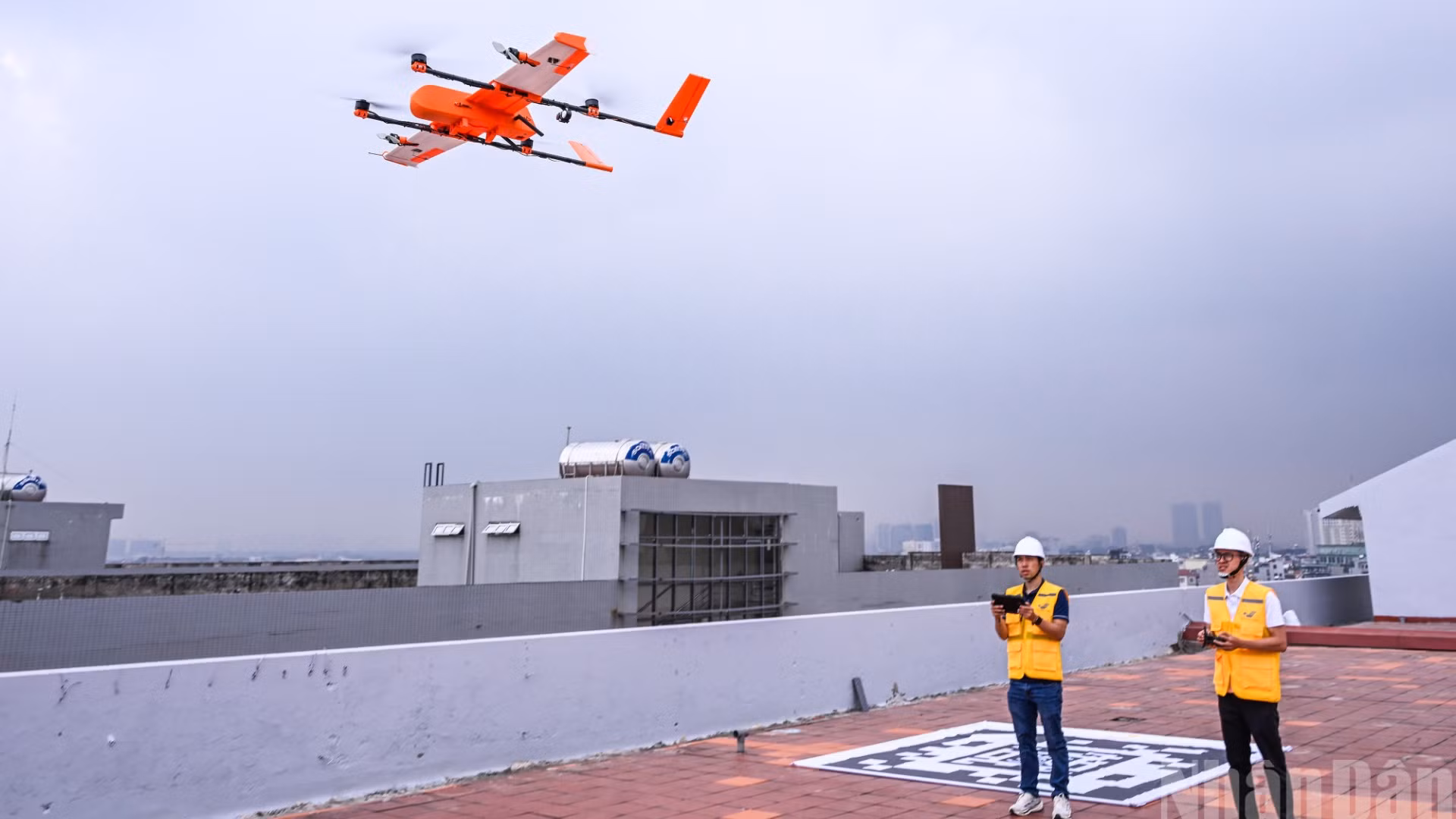 Chuyến bay thử nghiệm đề án “Ứng dụng thiết bị bay không người lái trong vận chuyển y tế” được thực hiện tại Bệnh viện Đa khoa Đức Giang.