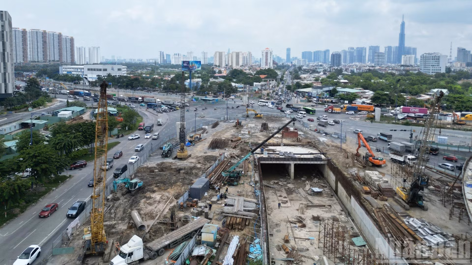 Sau gần 3 năm thi công, tổng sản lượng thi công toàn dự án nút giao An Phú Thành phố Hồ Chí Minh mới đạt khoảng 70% dự kiến chậm tiến độ 12 tháng.