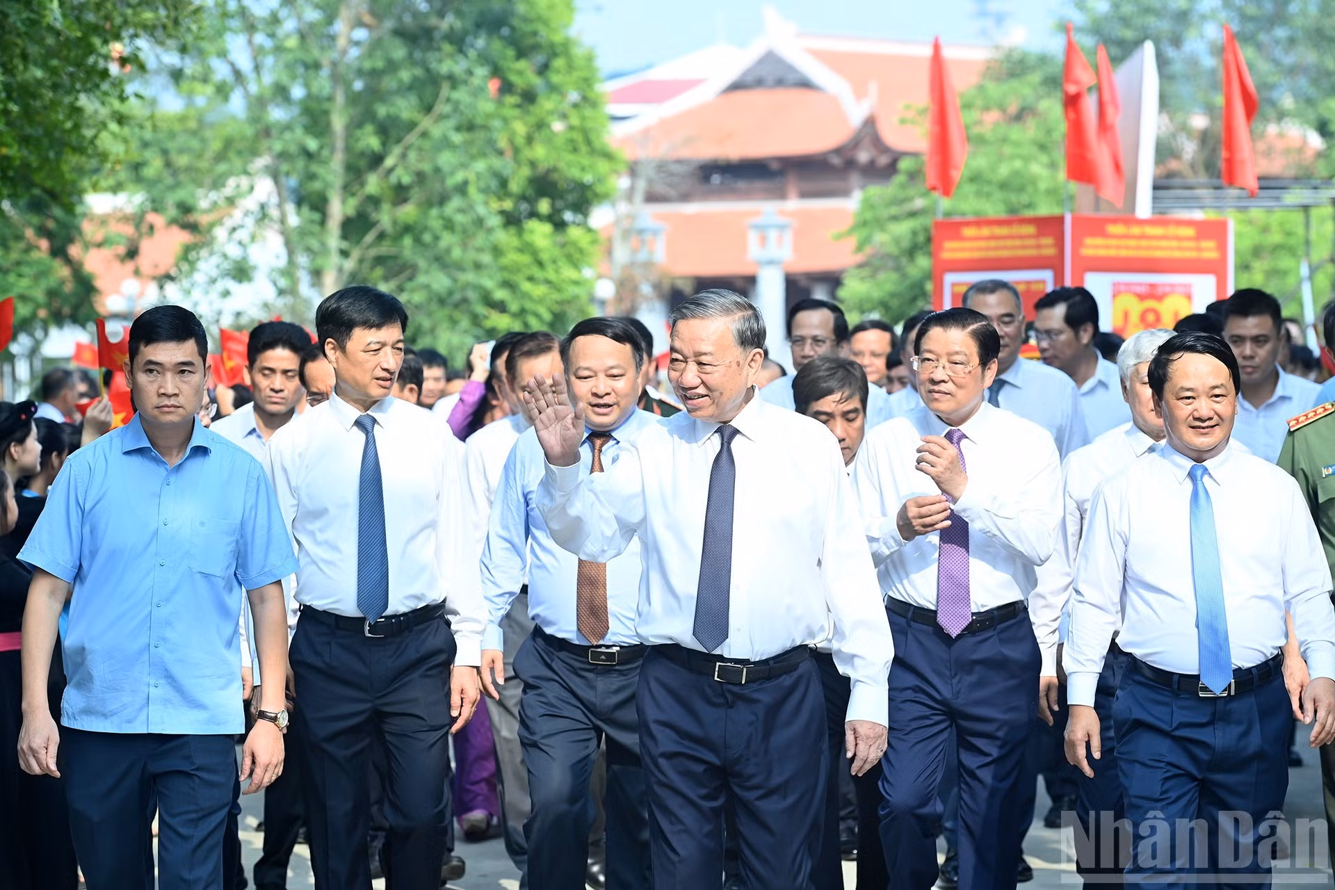 Tổng Bí thư Tô Lâm và Đoàn công tác Trung ương đến dự Ngày hội toàn dân bảo vệ an ninh Tổ quốc năm 2025 và Lễ khánh thành Tượng đài “Bác Hồ ở Tân Trào”. (Ảnh: ĐĂNG KHOA)