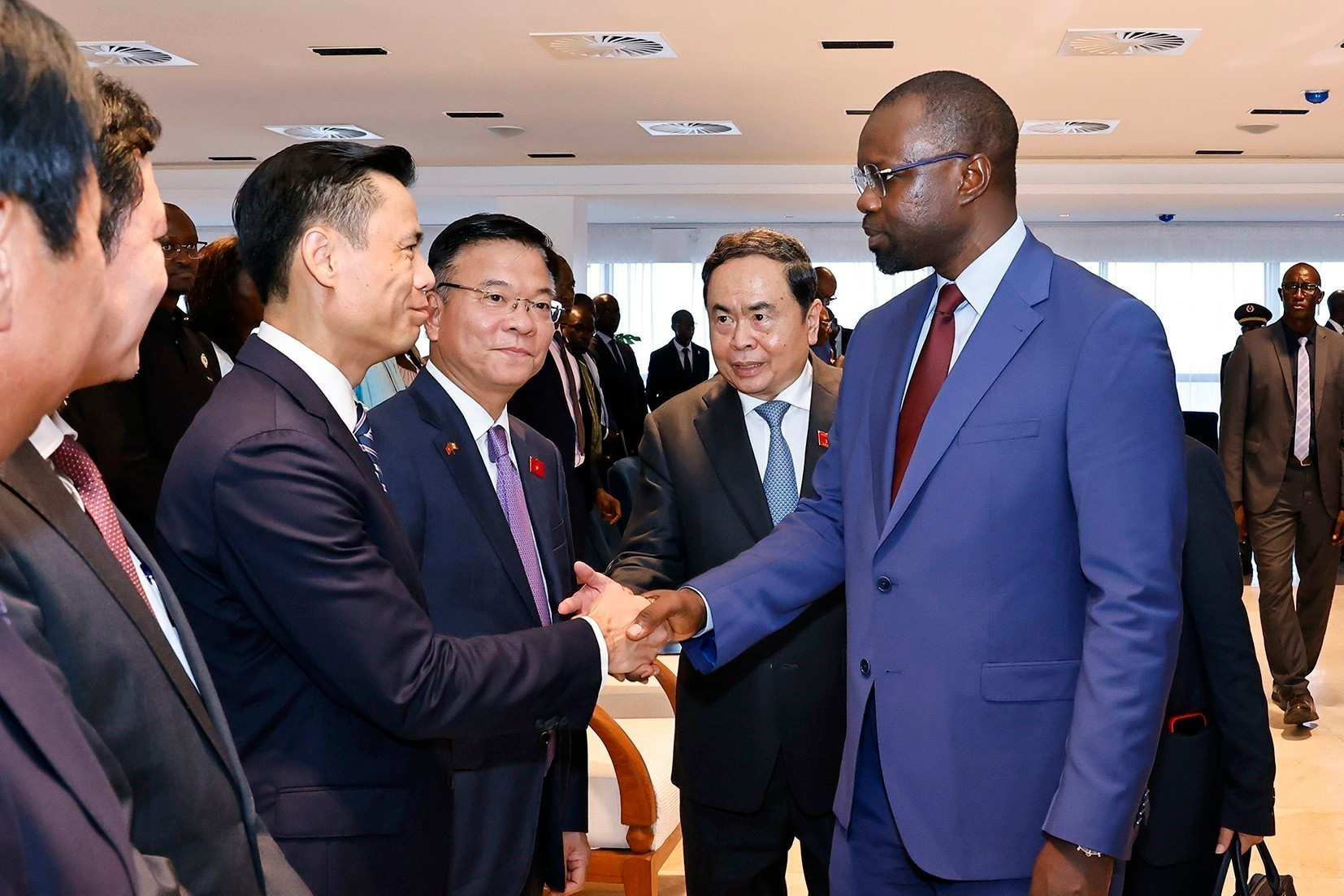vna-potal-chu-tich-quoc-hoi-tran-thanh-man-hoi-kien-thu-tuong-senegal-8167827.jpg