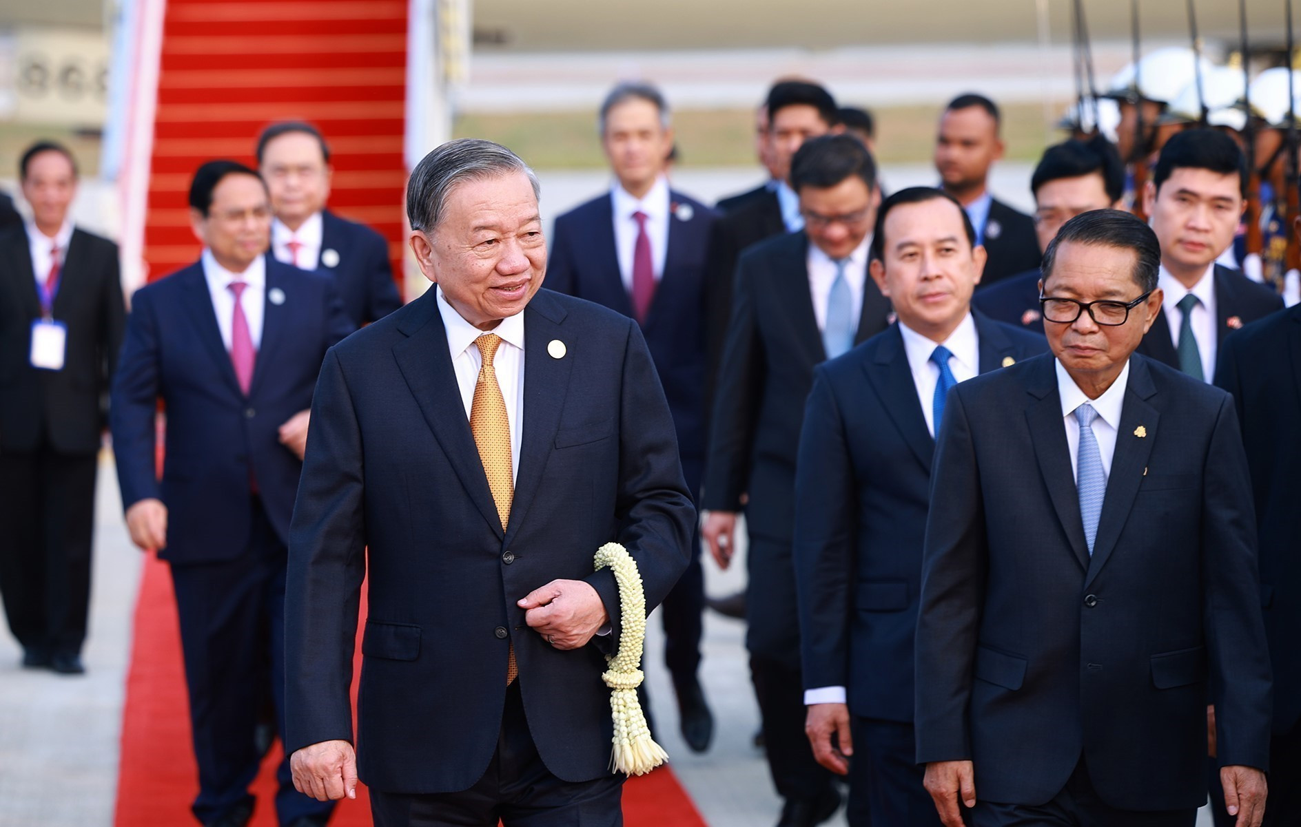 Tổng Bí thư Tô Lâm đến Phnom Penh, bắt đầu thăm cấp Nhà nước tới Vương quốc Campuchia. (Ảnh: Dương Giang/TTXVN)