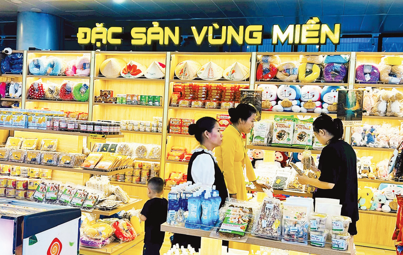 Sản phẩm của nhiều làng nghề được bày bán tại các trung tâm thương mại lớn.