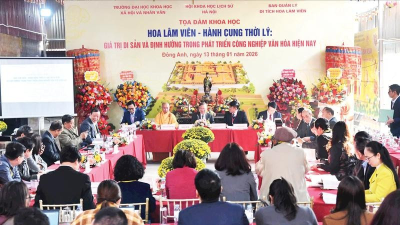 Các nhà khoa học, các chuyên gia trao đổi về những giải pháp bảo tồn, phát huy giá trị di sản Hoa Lâm Viên trong phát triển công nghiệp văn hóa.