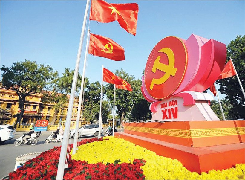 Đường phố Thủ đô tưng bừng chào đón Đại hội lần thứ XIV của Đảng. (Ảnh PHÚ KHÁNH)