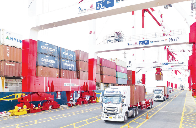 Cảng quốc tế Long An (Tây Ninh) tiếp nhận hàng hóa xuất nhập khẩu quốc tế.