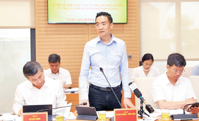 Lãnh đạo Sở Quy hoạch-Kiến trúc Hà Nội giải trình với Hội đồng nhân dân thành phố về công tác quy hoạch công viên, vườn hoa trên địa bàn. (Ảnh LÊ HẢI)