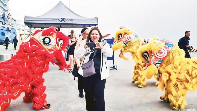 Du khách quốc tế đến Hạ Long, Quảng Ninh bằng tàu biển ngày càng tăng.